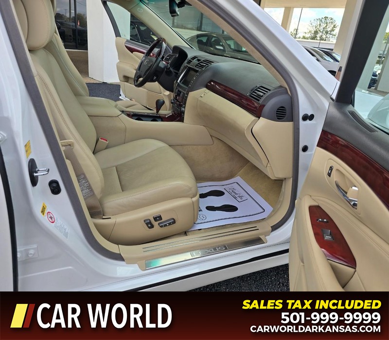 Lexus LS 460 Vehicle Full-screen Gallery Image 12