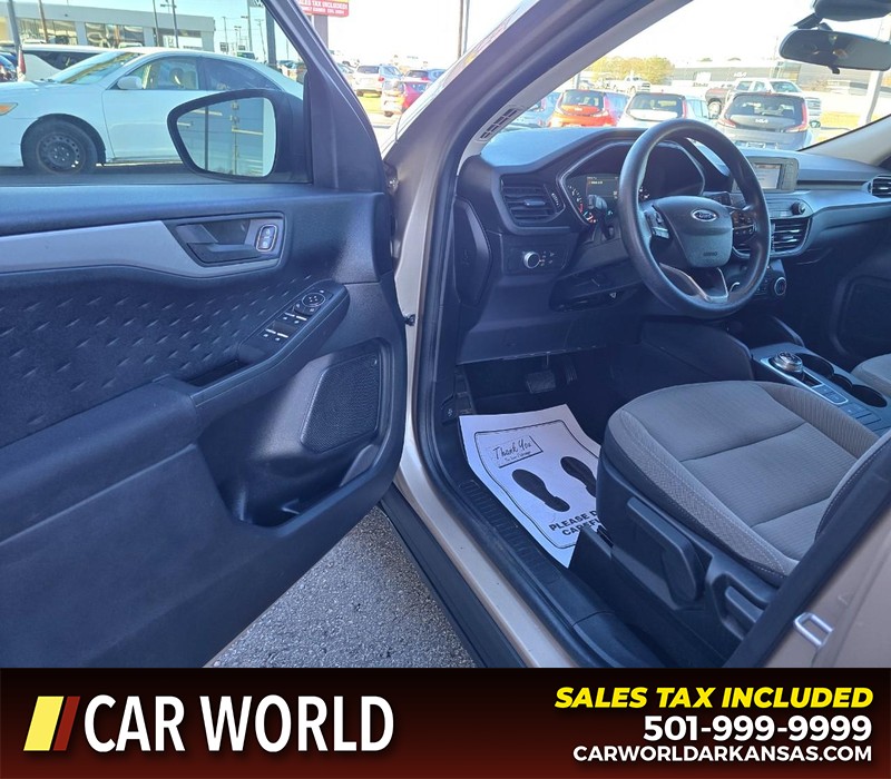 Ford Escape Vehicle Full-screen Gallery Image 7