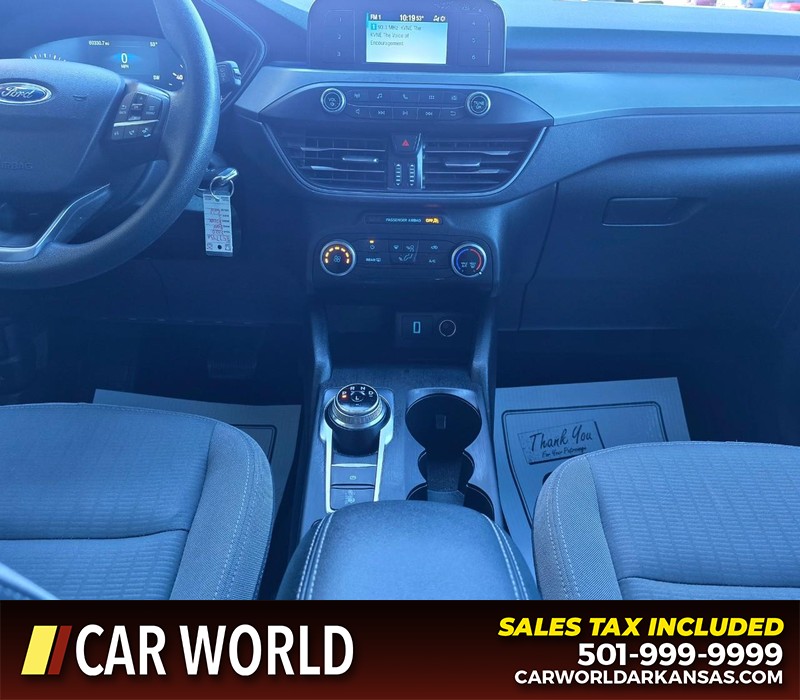 Ford Escape Vehicle Full-screen Gallery Image 18