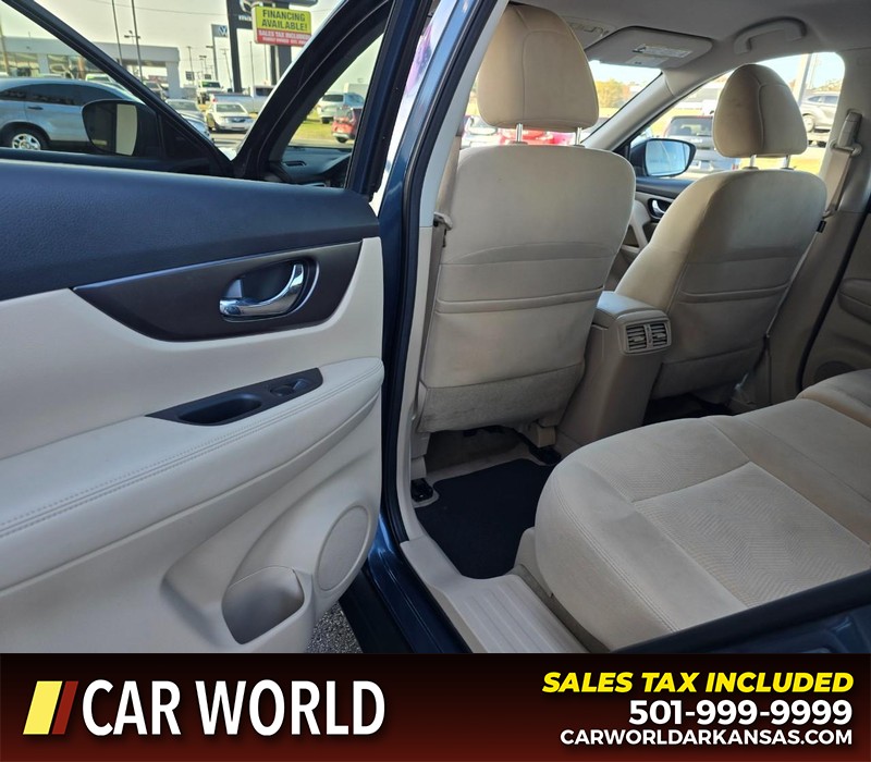 Nissan Rogue Vehicle Full-screen Gallery Image 9