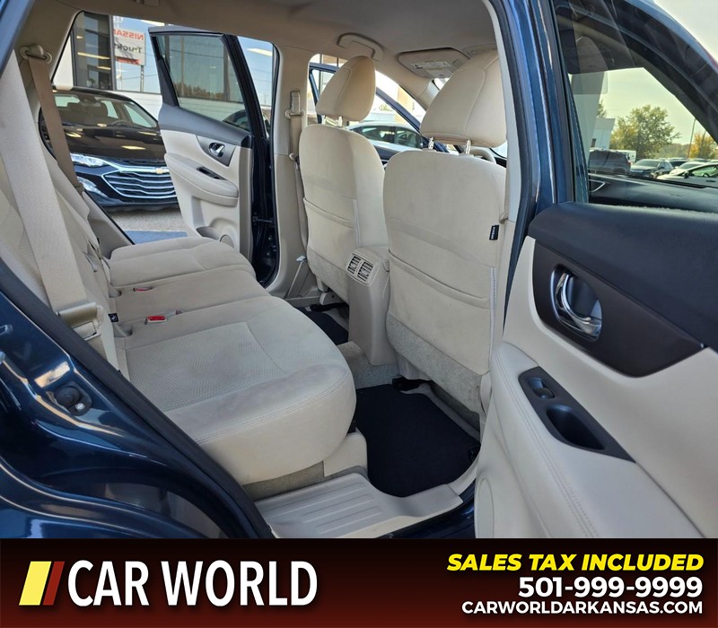 Nissan Rogue Vehicle Full-screen Gallery Image 12