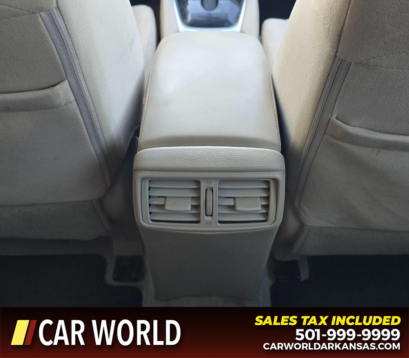 Nissan Rogue Vehicle Full-screen Gallery Image 19