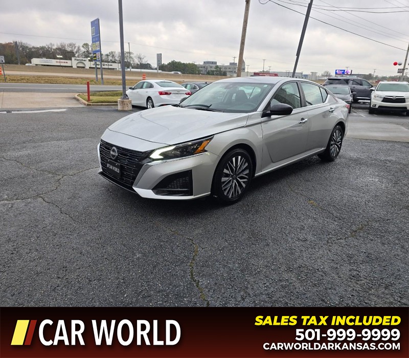 Nissan Altima Vehicle Full-screen Gallery Image 3