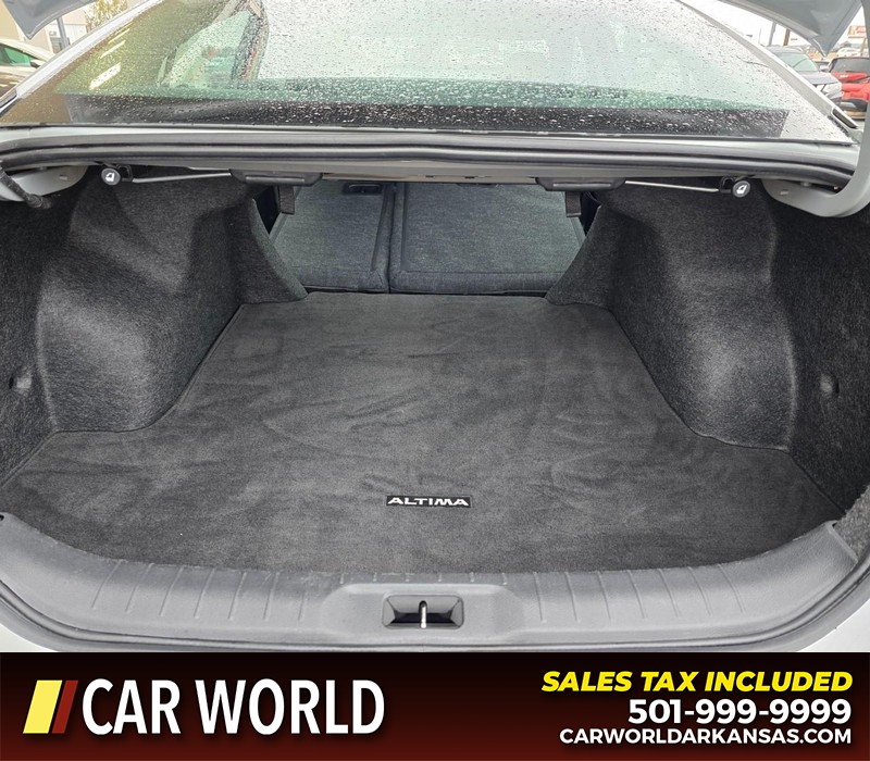 Nissan Altima Vehicle Full-screen Gallery Image 14