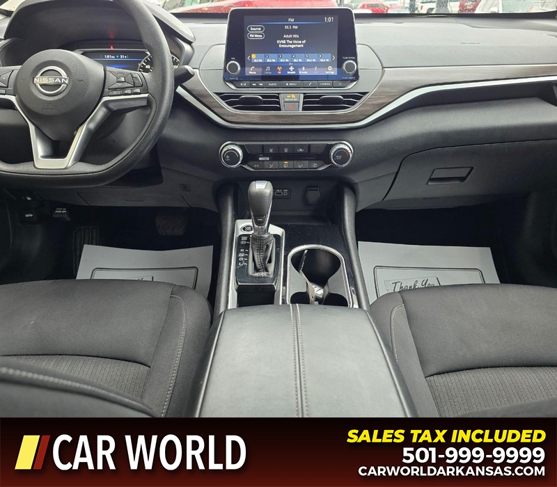 Nissan Altima Vehicle Full-screen Gallery Image 18