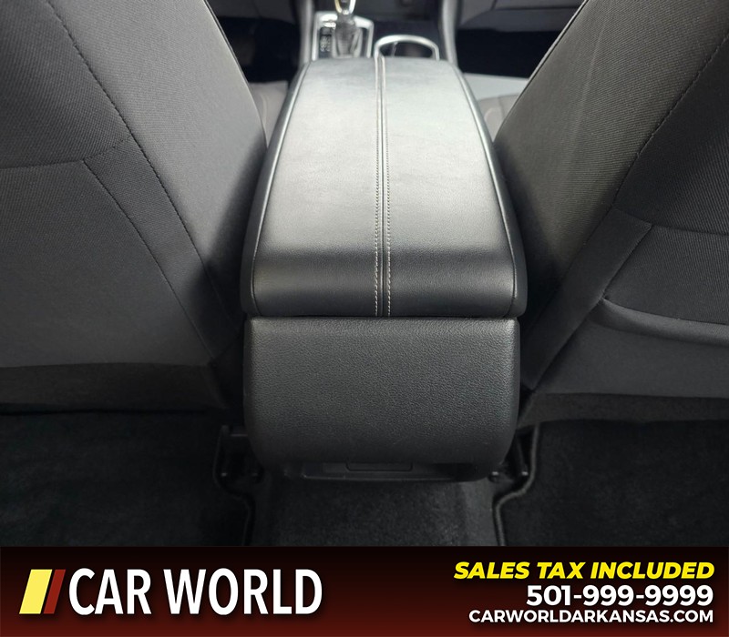 Nissan Altima Vehicle Full-screen Gallery Image 19