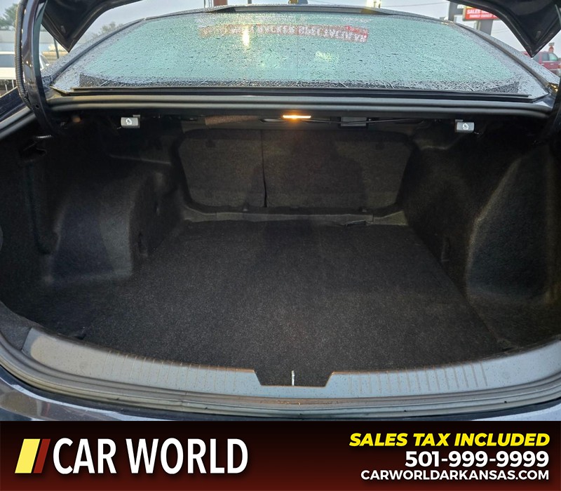 Chevrolet Malibu Vehicle Full-screen Gallery Image 13