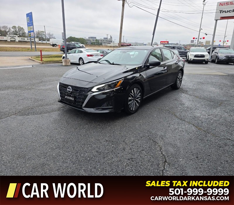 Nissan Altima Vehicle Full-screen Gallery Image 3