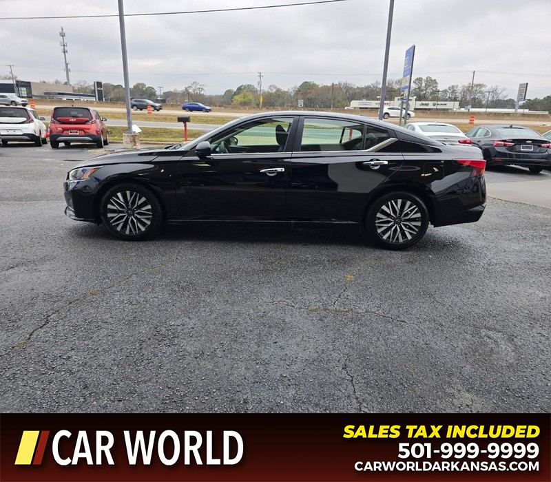 Nissan Altima Vehicle Full-screen Gallery Image 4