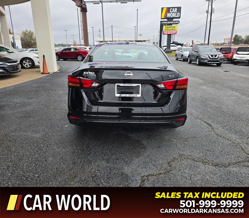 Nissan Altima Vehicle Full-screen Gallery Image 5