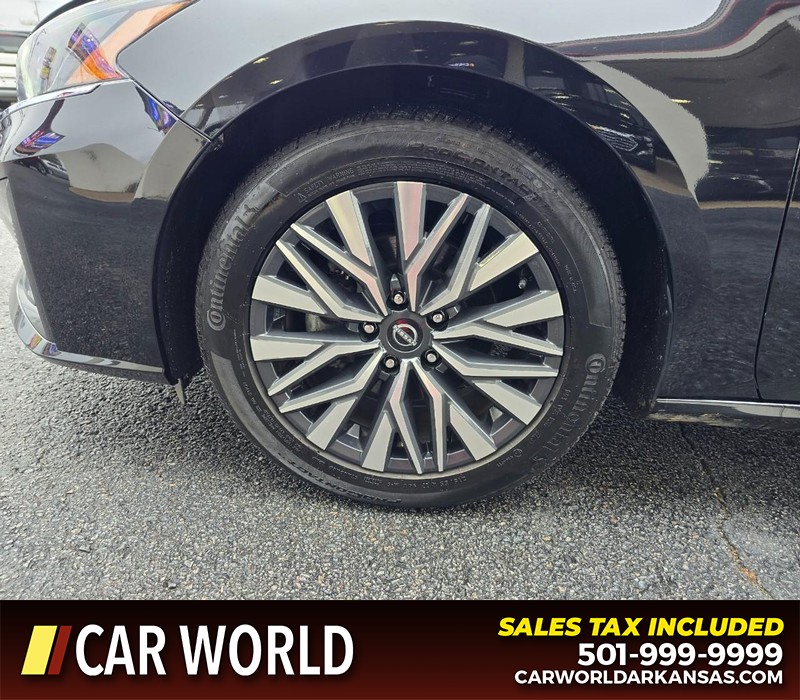 Nissan Altima Vehicle Full-screen Gallery Image 6