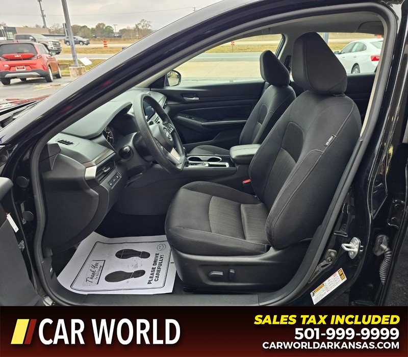 Nissan Altima Vehicle Full-screen Gallery Image 8