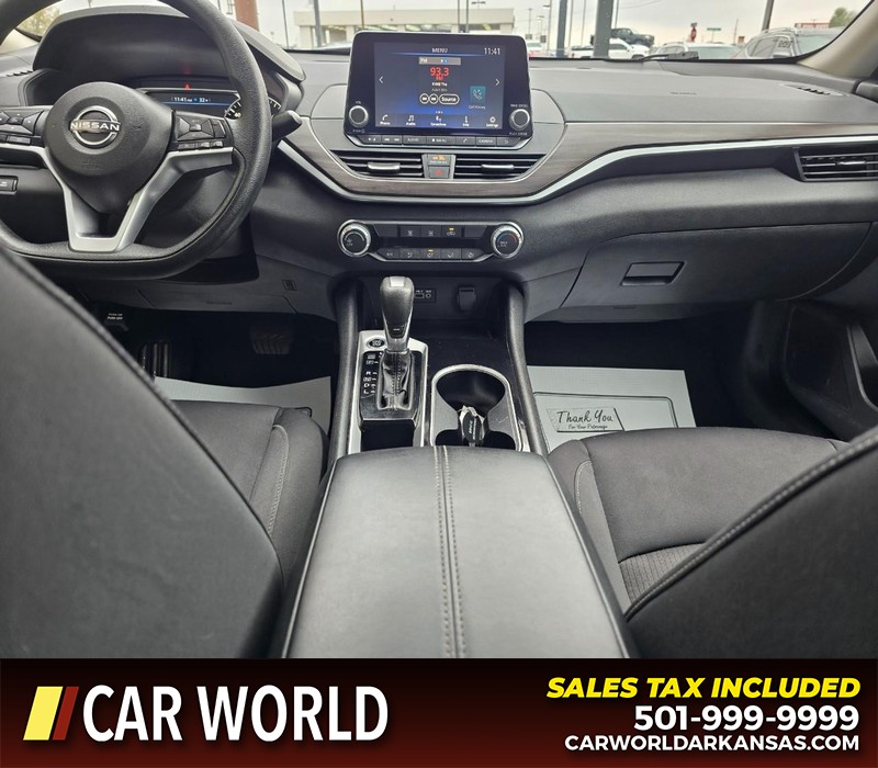 Nissan Altima Vehicle Full-screen Gallery Image 18