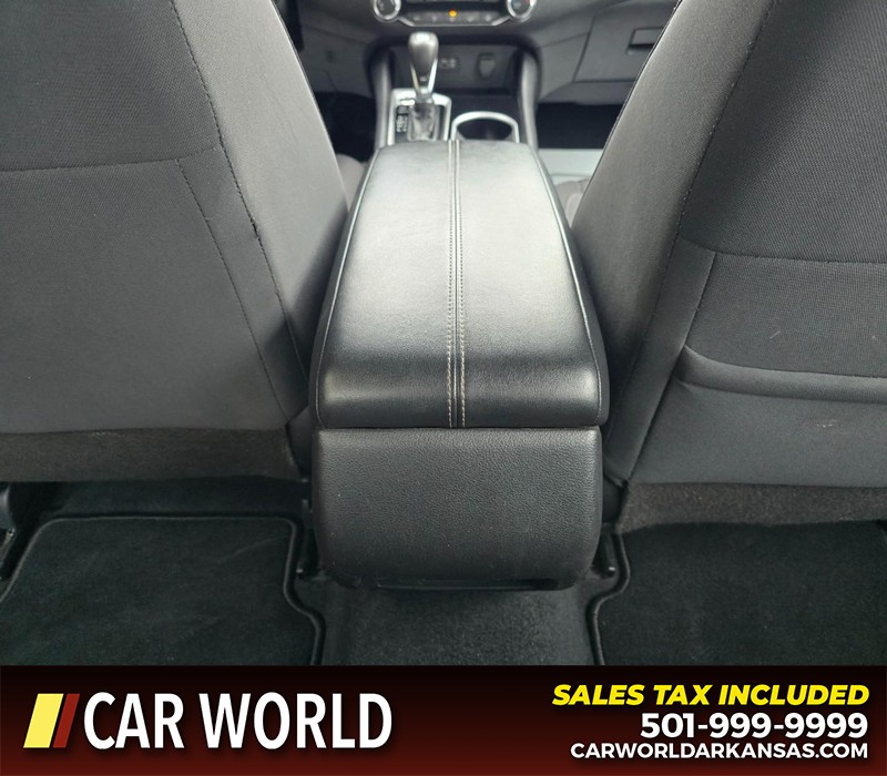 Nissan Altima Vehicle Full-screen Gallery Image 19