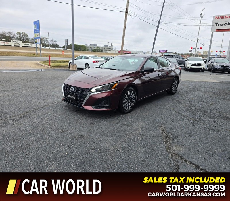 Nissan Altima Vehicle Full-screen Gallery Image 3