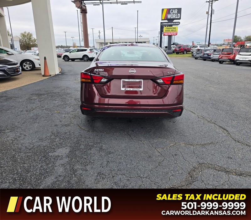 Nissan Altima Vehicle Full-screen Gallery Image 5