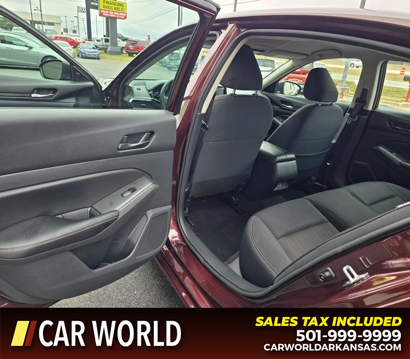 Nissan Altima Vehicle Full-screen Gallery Image 9