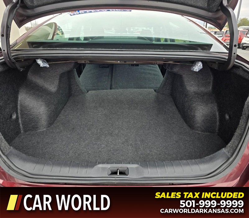 Nissan Altima Vehicle Full-screen Gallery Image 14