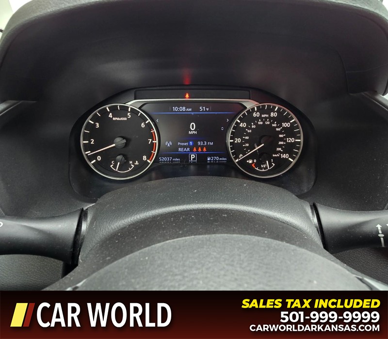 Nissan Altima Vehicle Full-screen Gallery Image 17