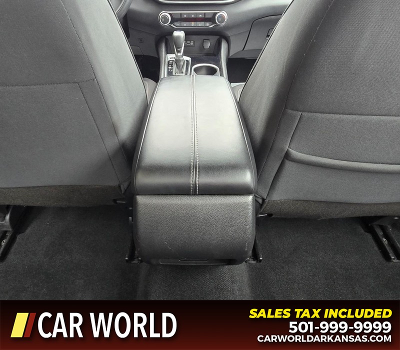 Nissan Altima Vehicle Full-screen Gallery Image 19