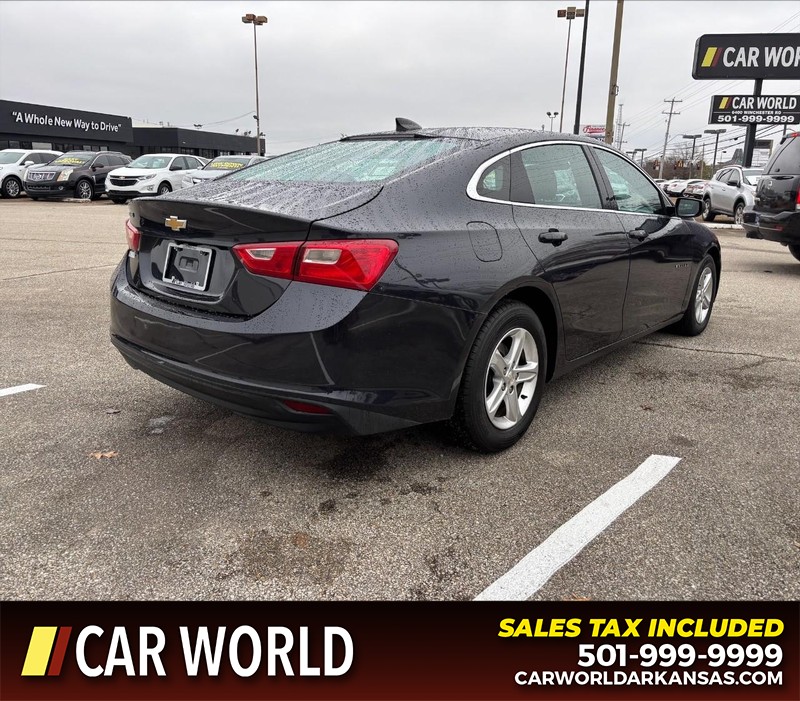 Chevrolet Malibu Vehicle Full-screen Gallery Image 3