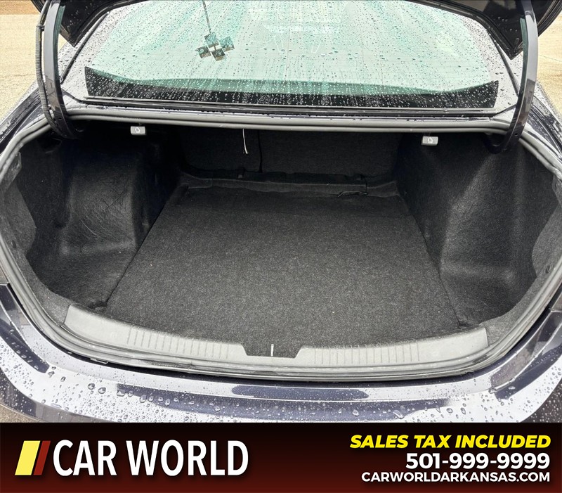 Chevrolet Malibu Vehicle Full-screen Gallery Image 6