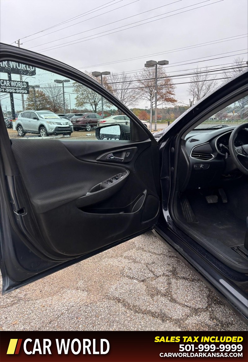 Chevrolet Malibu Vehicle Full-screen Gallery Image 11