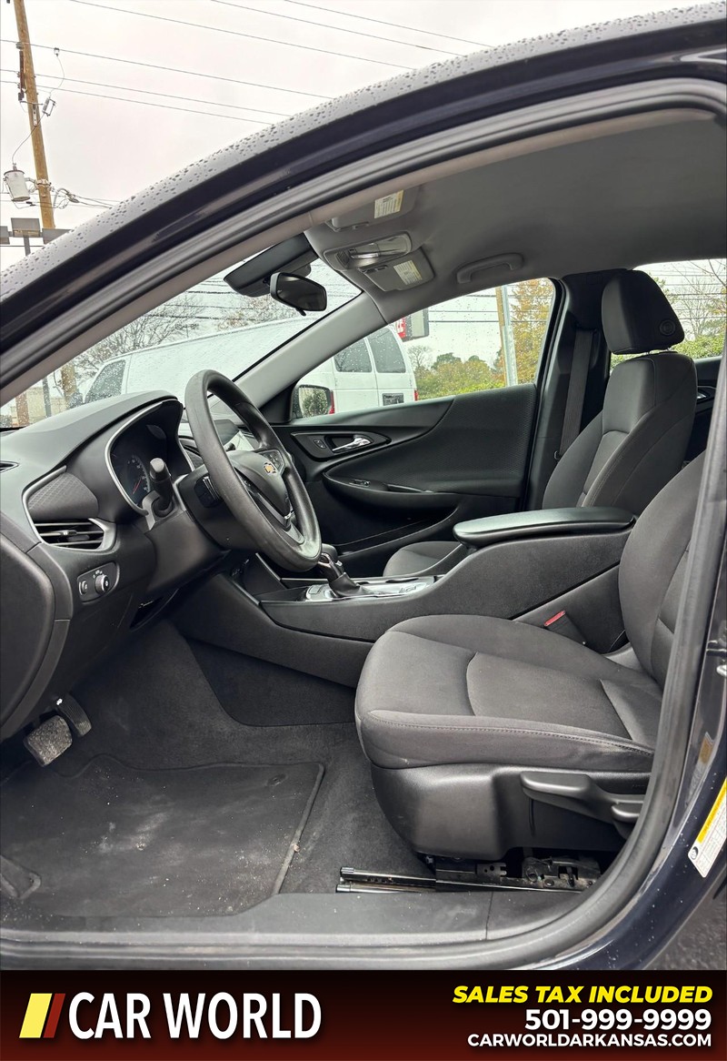 Chevrolet Malibu Vehicle Full-screen Gallery Image 12