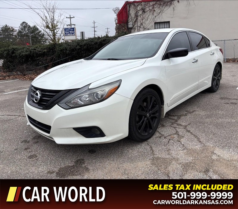 Nissan Altima Vehicle Full-screen Gallery Image 9