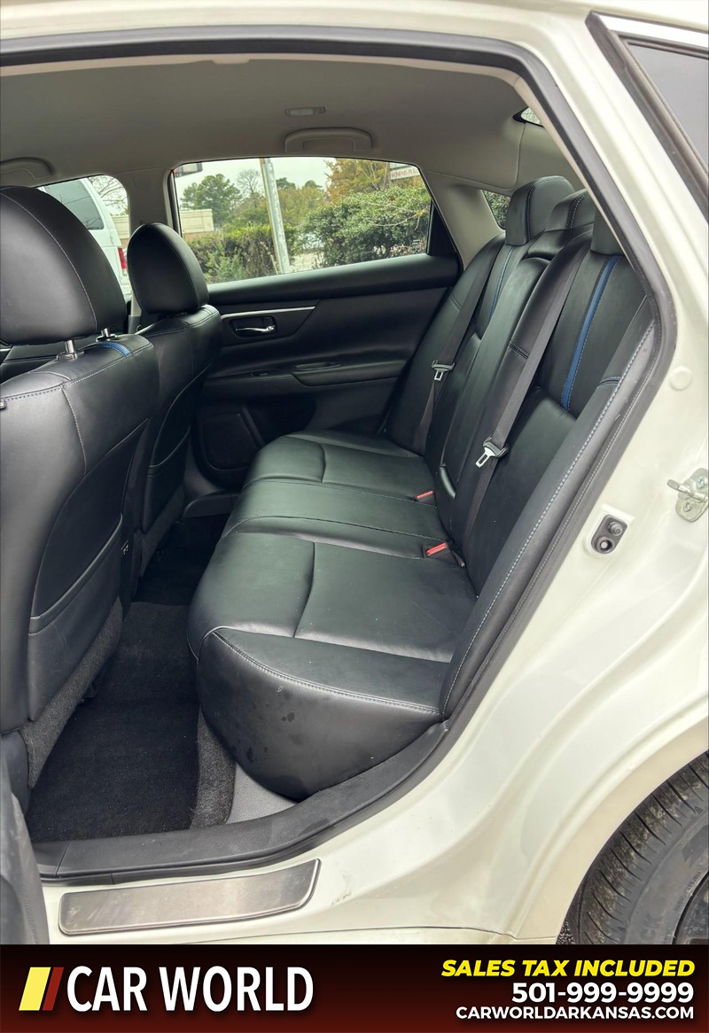 Nissan Altima Vehicle Full-screen Gallery Image 14
