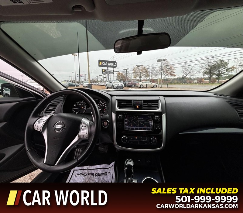 Nissan Altima Vehicle Full-screen Gallery Image 15