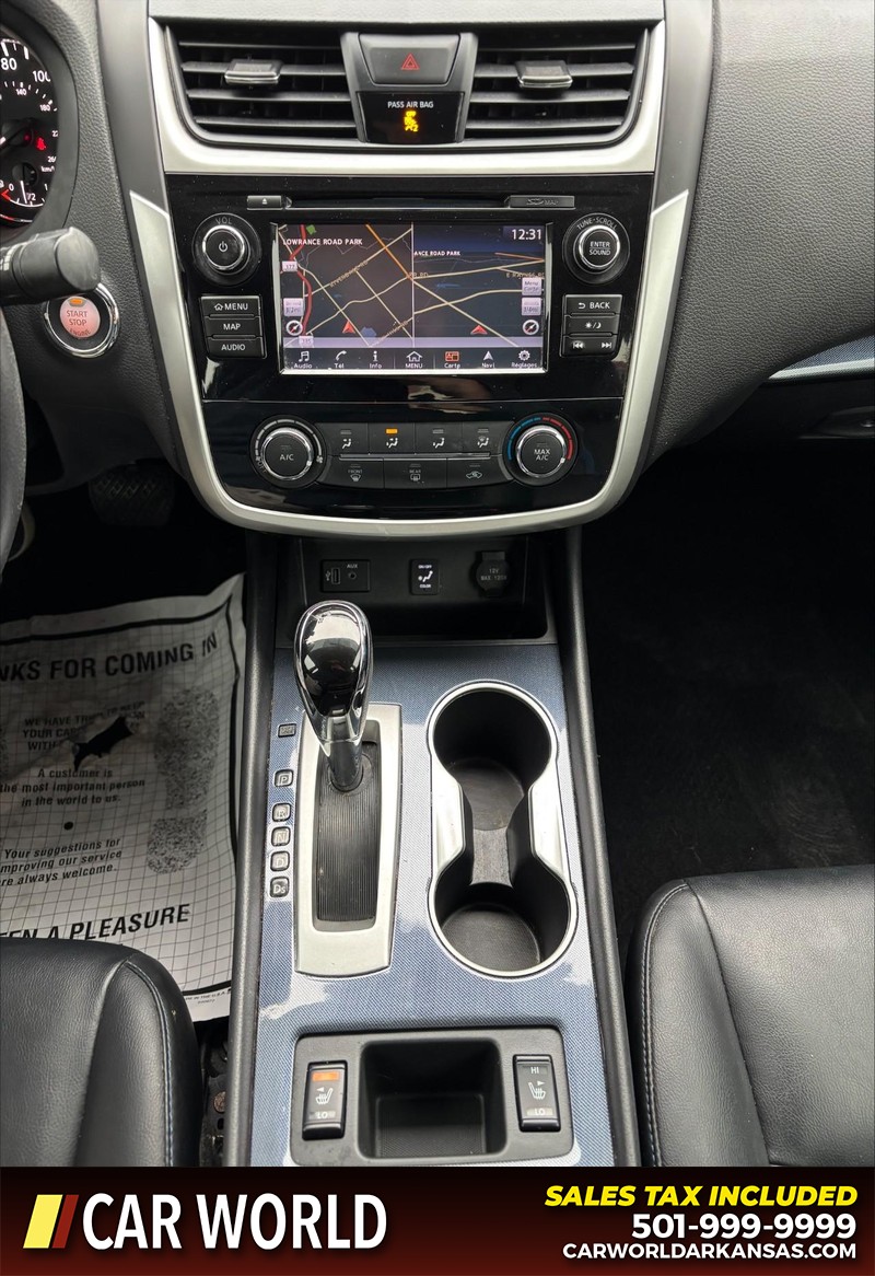 Nissan Altima Vehicle Full-screen Gallery Image 16