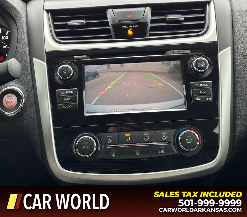 Nissan Altima Vehicle Full-screen Gallery Image 17