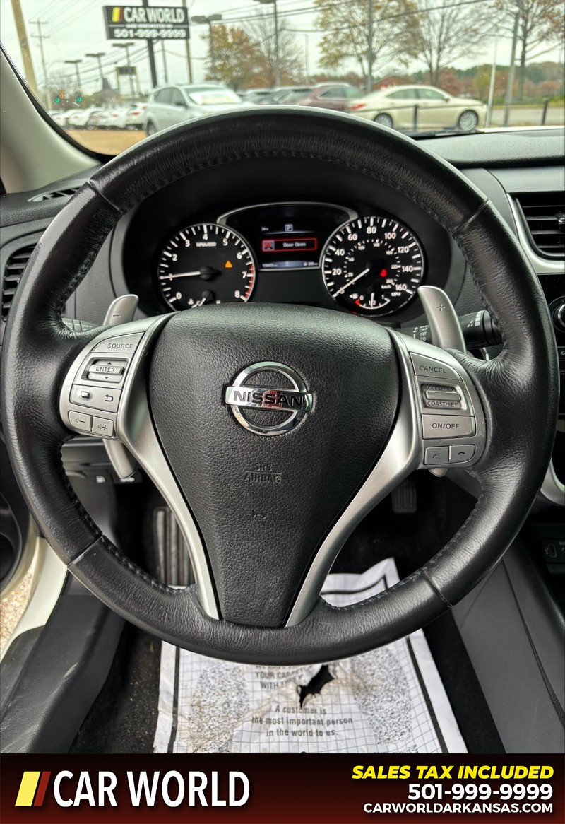 Nissan Altima Vehicle Full-screen Gallery Image 18