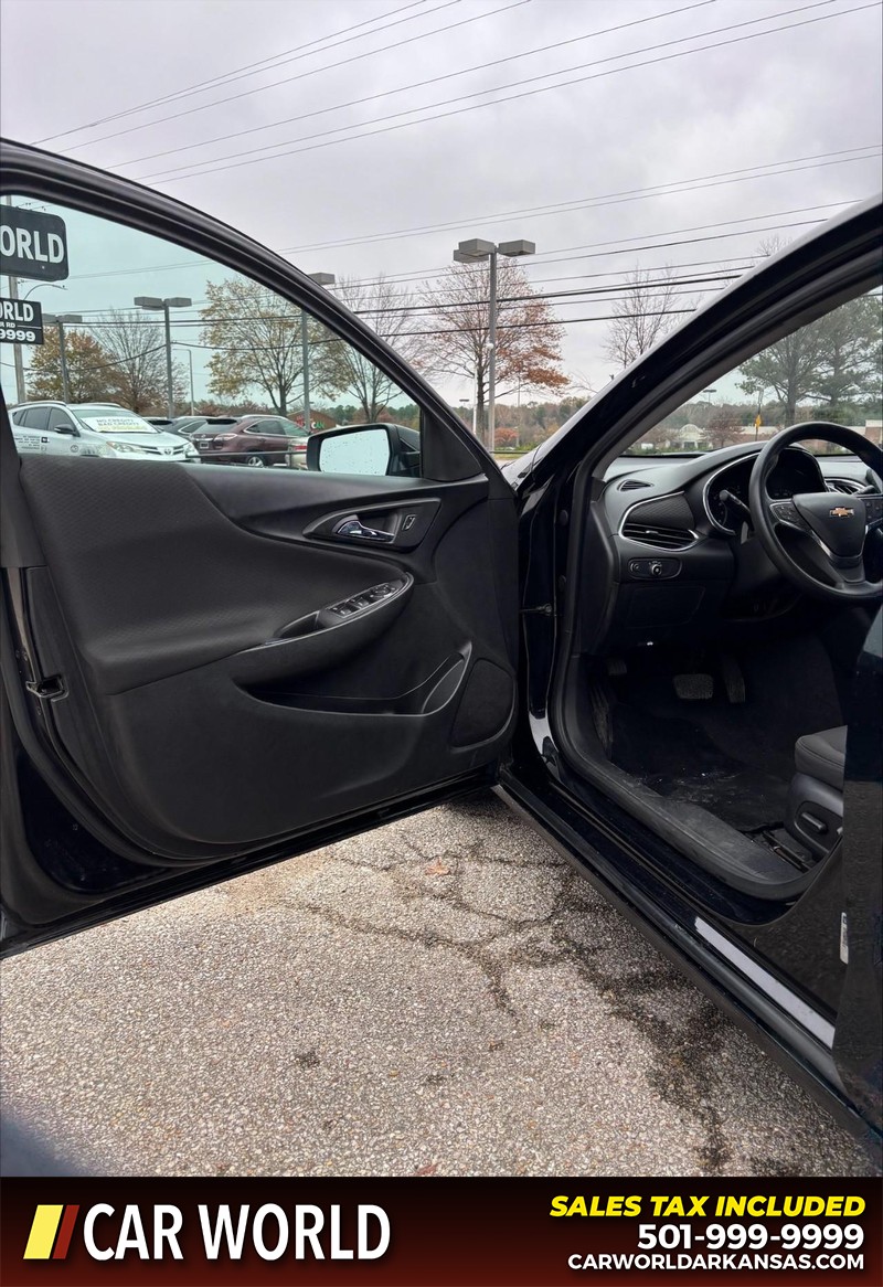 Chevrolet Malibu Vehicle Full-screen Gallery Image 11