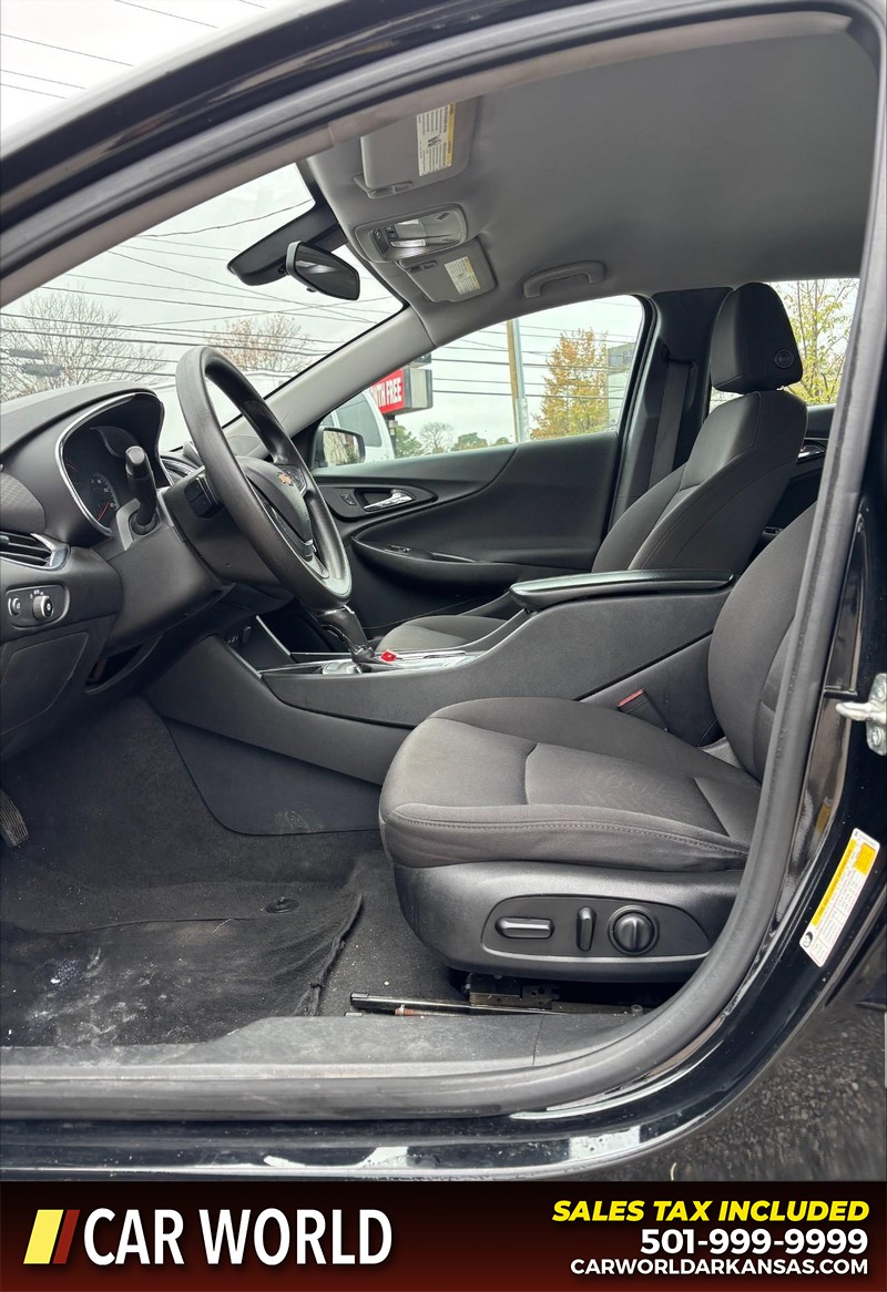 Chevrolet Malibu Vehicle Full-screen Gallery Image 12