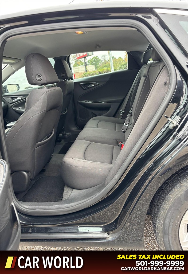 Chevrolet Malibu Vehicle Full-screen Gallery Image 14