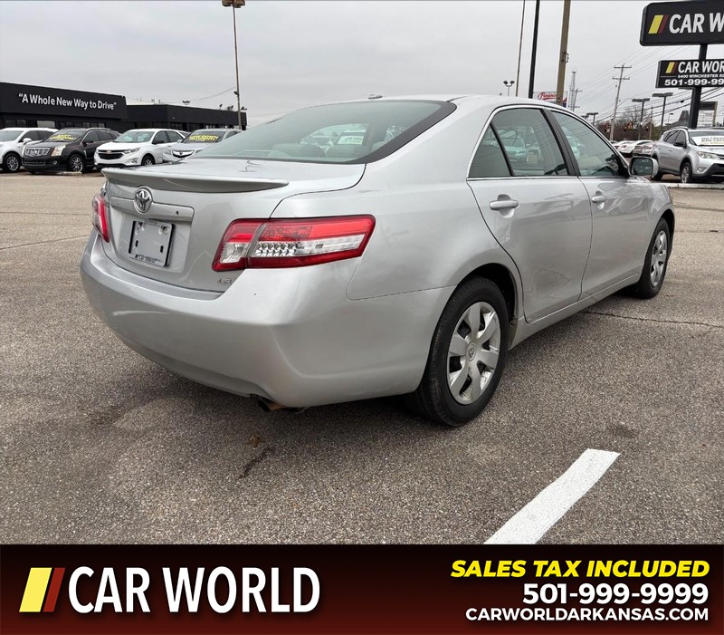 Toyota Camry Vehicle Full-screen Gallery Image 3