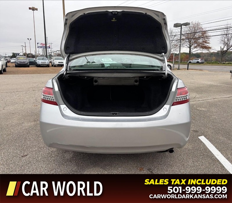 Toyota Camry Vehicle Full-screen Gallery Image 5