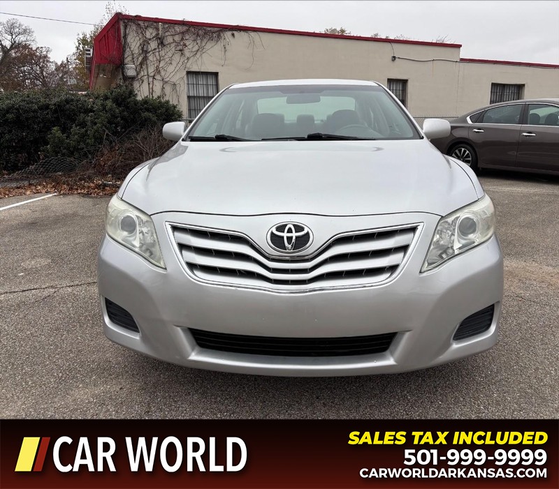 Toyota Camry Vehicle Full-screen Gallery Image 10