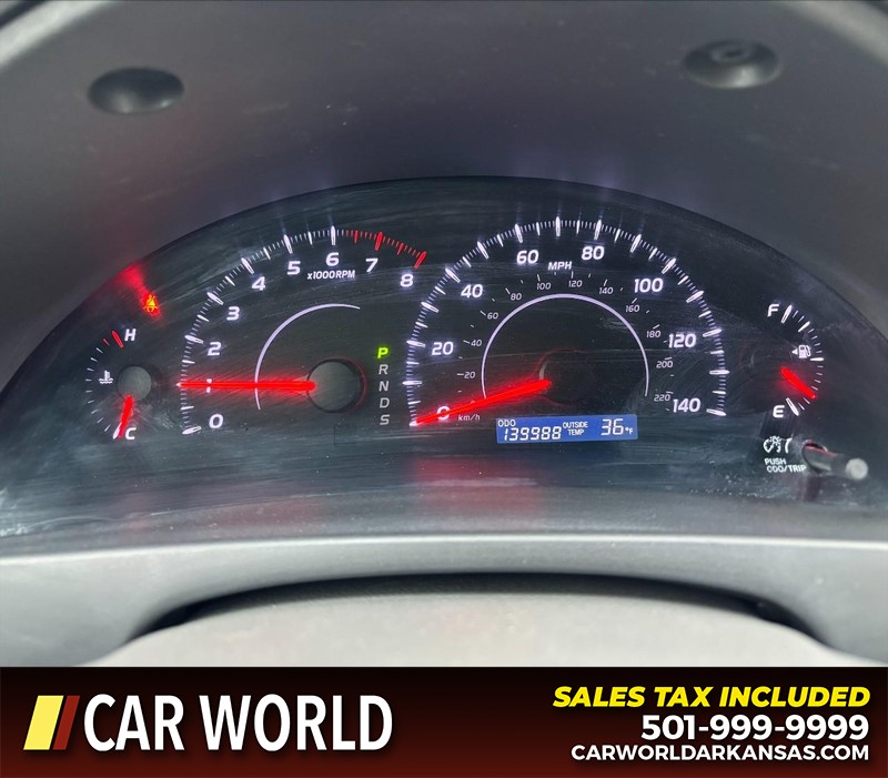 Toyota Camry Vehicle Full-screen Gallery Image 18