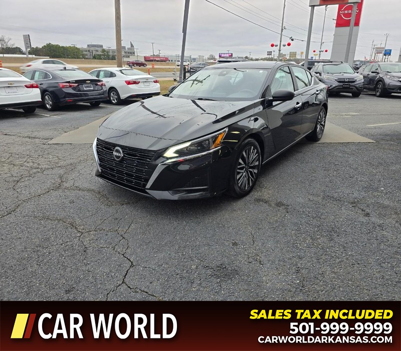 Nissan Altima Vehicle Full-screen Gallery Image 3