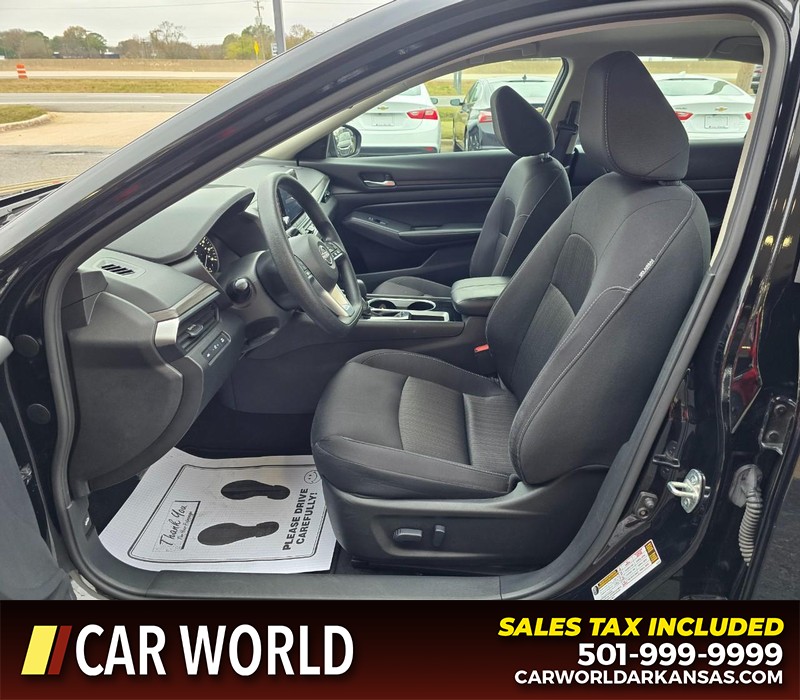 Nissan Altima Vehicle Full-screen Gallery Image 8