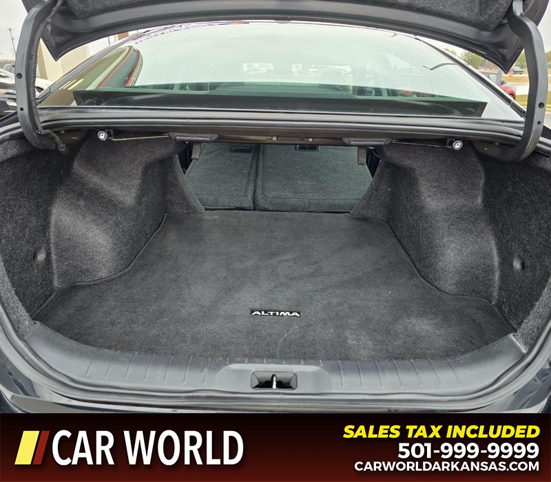 Nissan Altima Vehicle Full-screen Gallery Image 14