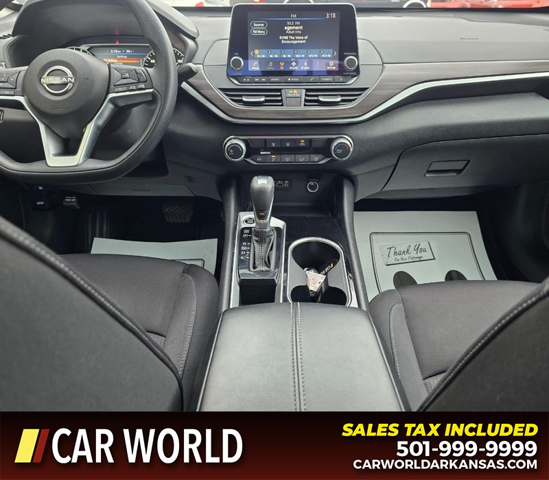 Nissan Altima Vehicle Full-screen Gallery Image 18