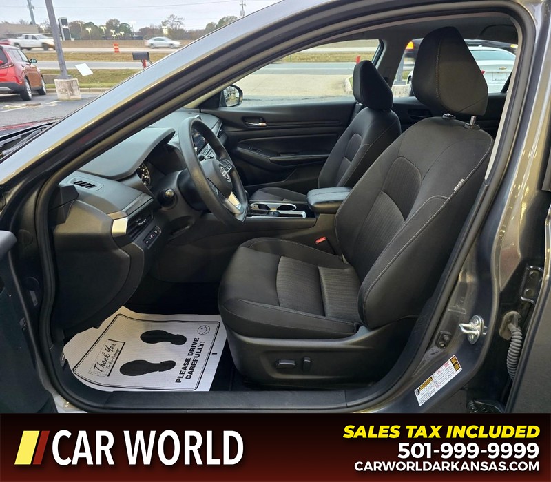 Nissan Altima Vehicle Full-screen Gallery Image 8