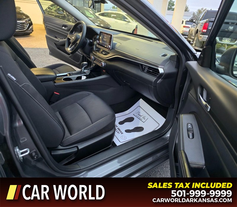 Nissan Altima Vehicle Full-screen Gallery Image 11