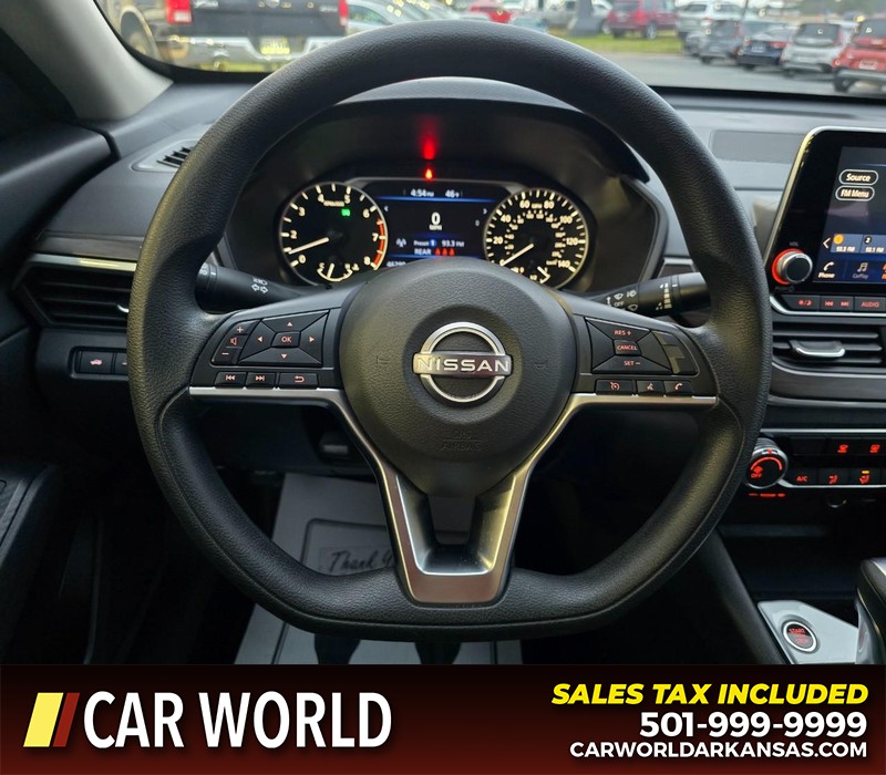 Nissan Altima Vehicle Full-screen Gallery Image 15