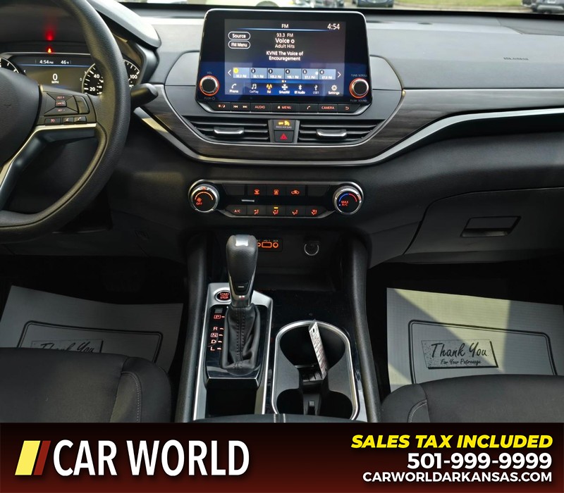 Nissan Altima Vehicle Full-screen Gallery Image 18