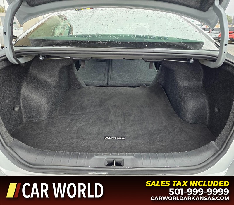 Nissan Altima Vehicle Full-screen Gallery Image 14